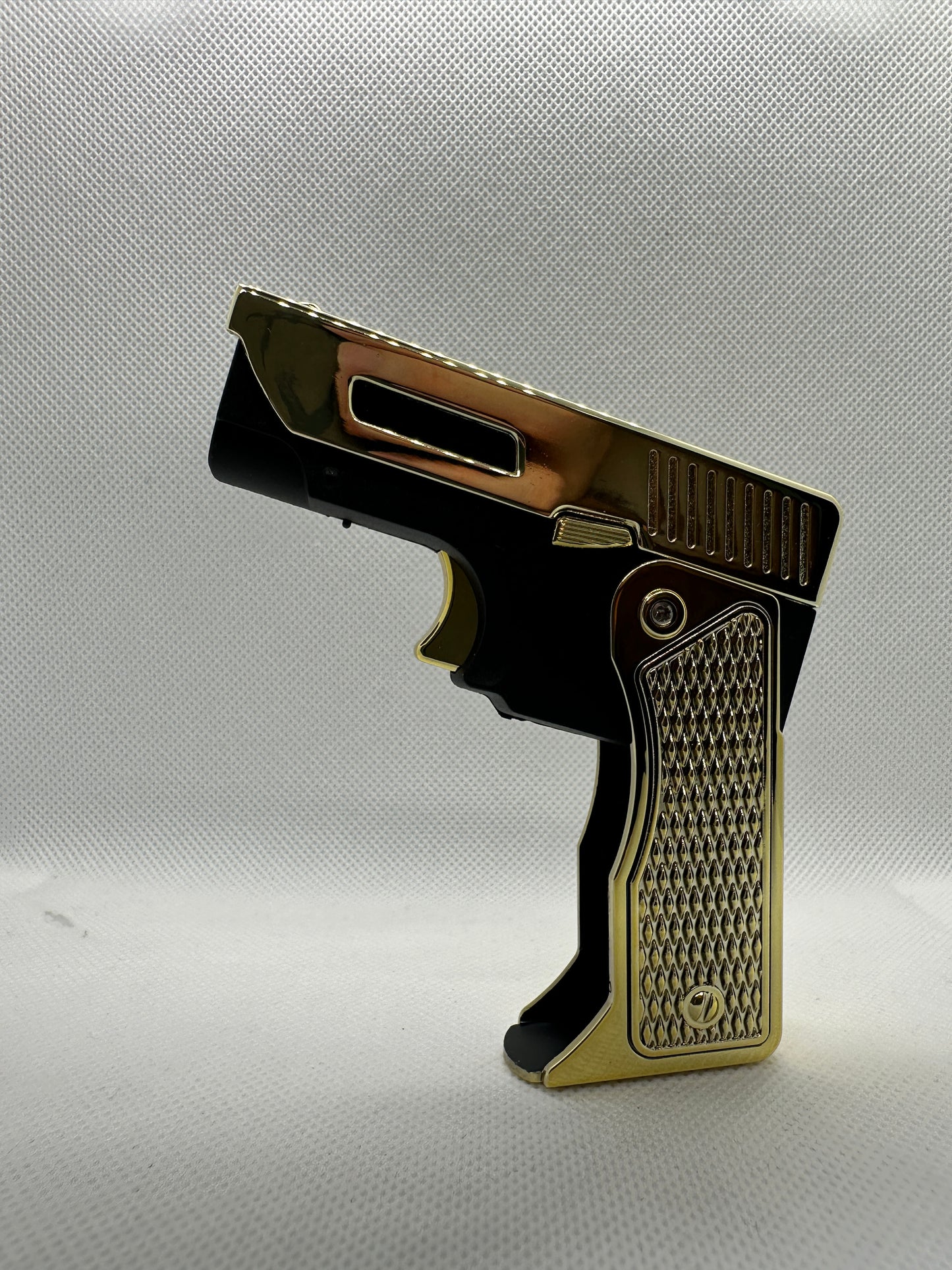 mechero pistola dorada